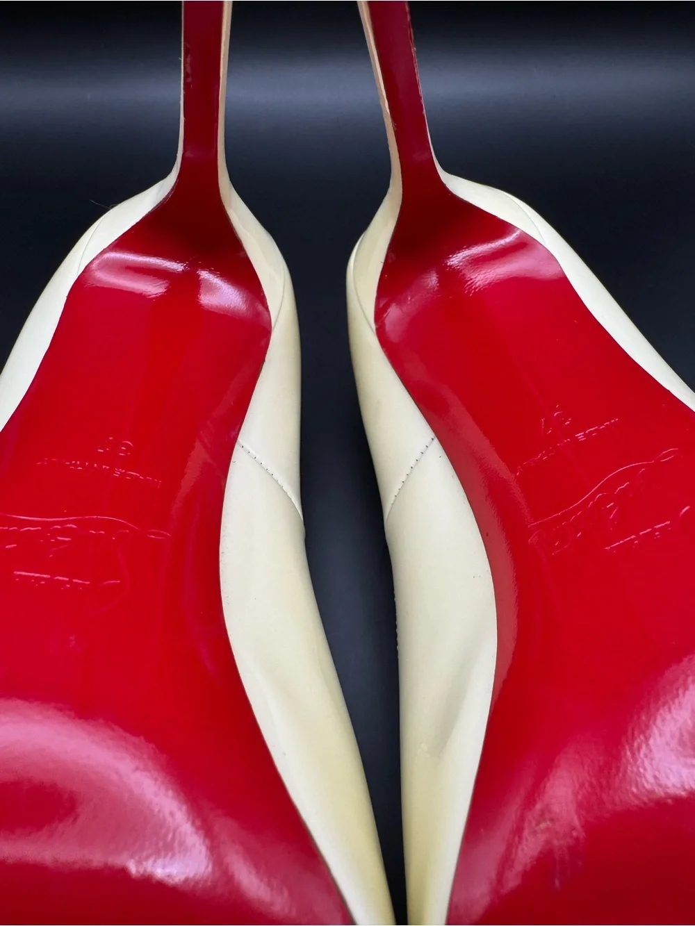 Christian Louboutin Very Privé 120 Ivory Patent Peep Toe Heels EU 37